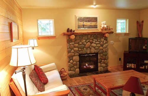 Warnick Cabina | Glacier Springs Cabin #bedrooms, 2 Baths - hot Tub! Pet Friendly!