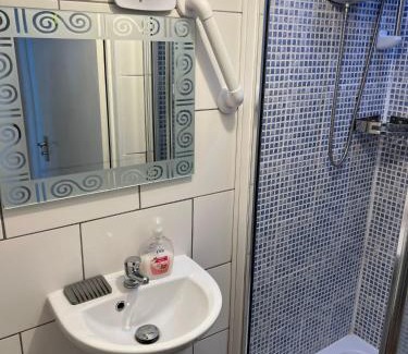 Cricklewood Casa | Gladstone Lodge Guest House
