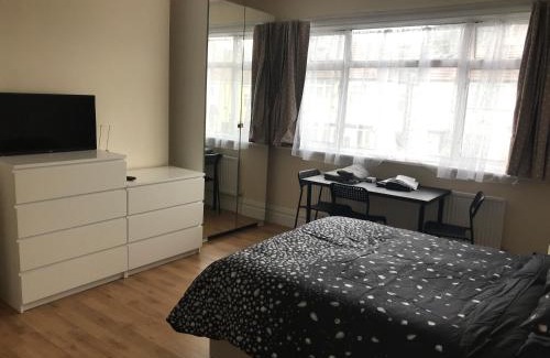 Cricklewood Casa | Gladstone Lodge Guest House