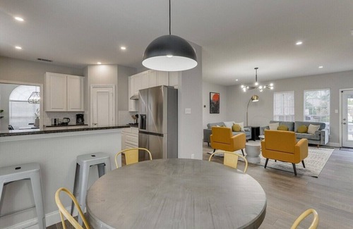 Southwest Carrollton Casa | Glamorous 4BR Home with Pool, Hot Tub & Grill
