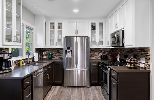 Cherrywood Casa | Glamorous Bungalow- 5 min to DT Austin