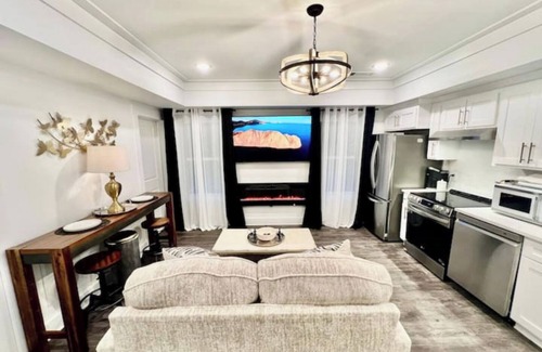 Gainesville Casa | Glamorous Hideaway