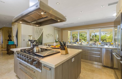 Malmok Villa | Glamorous Luxury Villa Pool Jacuzzi Sea View