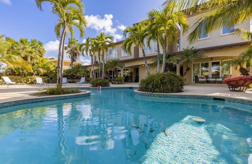 Malmok Villa | Glamorous Luxury Villa Pool Jacuzzi Sea View