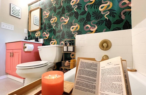 South Westside Casa | Glamorous PRIVATE SUITE 1BR/BA near Downtown - Self Check