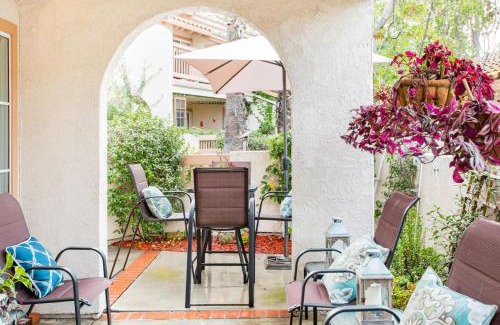 Aliso Viejo Casa | Glamorous Regal Design Home with Private Patio and Garage