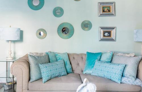 Aliso Viejo Casa | Glamorous Regal Design Home with Private Patio and Garage