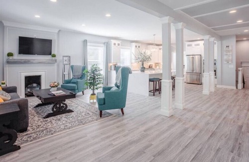 Hyde Park Casa | Glamorous, Upscale 5B Hyde Park Home w/Outdoor Patio