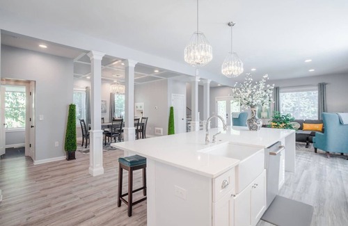 Hyde Park Casa | Glamorous, Upscale 5B Hyde Park Home w/Patio