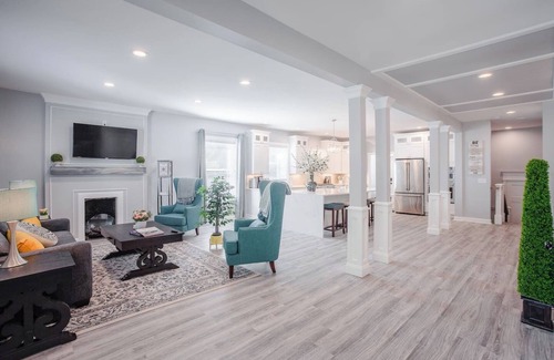 Hyde Park Casa | Glamorous, Upscale 5B Hyde Park Home w/Patio