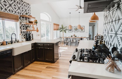 Oakhurst Casa | Glamour Mountain Getaway by Casa Oso With Hot Tub