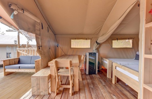 Johnson City Alquiler De RV | Glamp with AC: Free Wine Tasting in Hill Country
