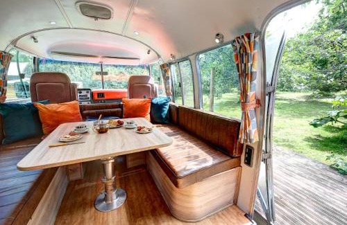 Mabe Casa | Glamping 1970 American Airstream motorhome