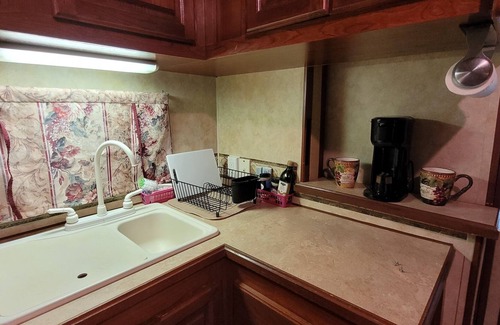 Tillman County Casa | Glamping 3 room RV-pet friendly, fishing, horses-V