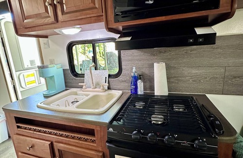 Crescent City Casa | Glamping Among Redwood Trees Cozy Camper Pet Friendly