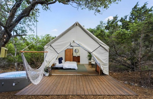 Fredericksburg Otro | Glamping at Cherry Cove W/ Hot Tub!