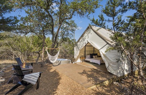 Fredericksburg Otro | Glamping at Cherry Cove W/ Hot Tub!