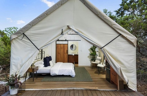 Fredericksburg Otro | Glamping at Cherry Cove W/ Hot Tub!