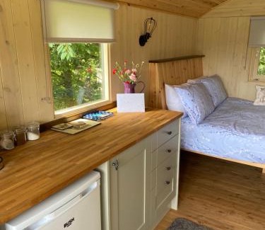 Stoke-on-Trent Otro | Glamping at Holly Grove Farm