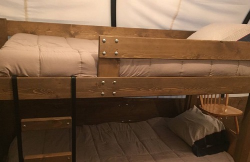 Jamestown Apartamento | Glamping Back in Time