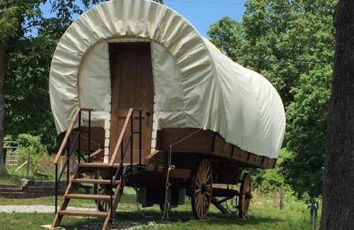 Jamestown Alquiler De RV | Glamping atrás en el tiempo