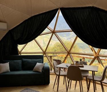 Stepantsminda Otro | Glamping EmeralD