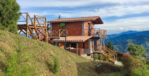 Medellin Chalet De Esquí | Glamping en Medellín - Kinsho Glamping - Cabaña con Jacuzzi privado
