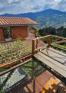 Medellin Chalet De Esquí | Glamping en Medellín - Kinsho Glamping - Cabaña con Jacuzzi privado