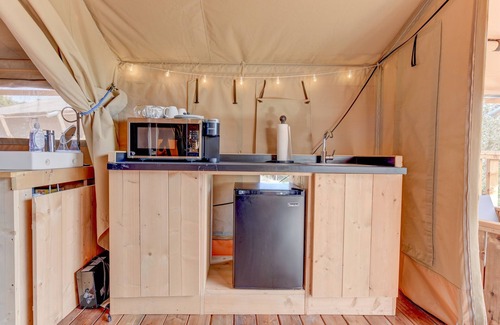 Johnson City Alquiler De RV | Spring Escape & Free Wine Tasting in Hill Country