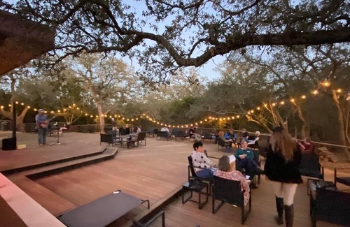 Johnson City Alquiler De RV | Spring Escape & Free Wine Tasting in Hill Country