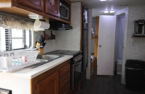 Manchaca Casa | ⛺️ Glamping Experience Close to Austin (30' Sportsmen)