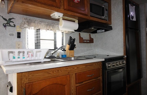 Manchaca Casa | ⛺️ Glamping Experience Close to Austin (30' Sportsmen)