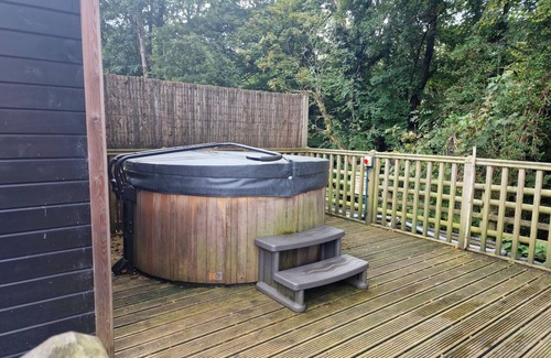 Llanfair Caereinion Cabina | Glamping Hut - Riverside 1