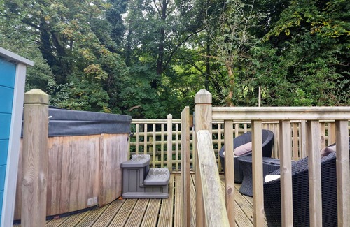 Llanfair Caereinion Cabina | Glamping Hut - Riverside 2