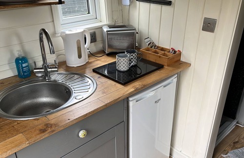 Llanfair Caereinion Cabina | Glamping Hut - Riverside 2