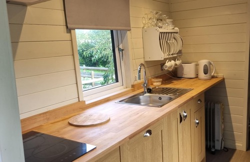 Llanfair Caereinion Chalet De Esquí | Glamping Hut - Riverview 4
