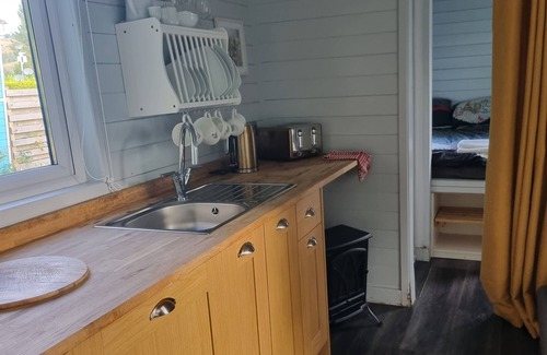 Llanfair Caereinion Casa | Glamping Hut - Riverview 3