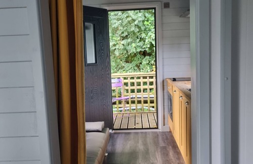 Llanfair Caereinion Casa | Glamping Hut - Riverview 3