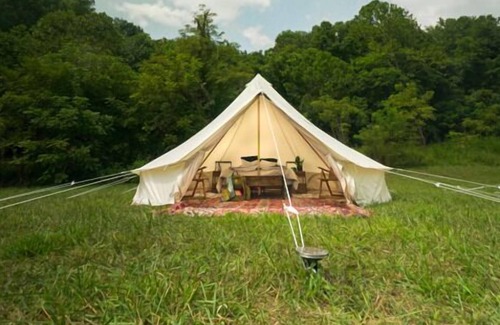 Frank Villa | Glamping in a Queen Bed Luxury Stout Tent
