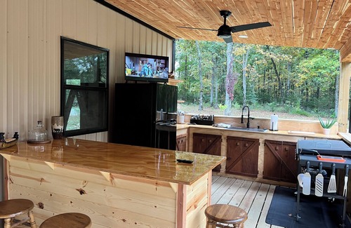 Newnata Alquiler De RV | Glamping in an Authentic Style Sioux Tipi in the Heart of the Ozarks “The Eagle”