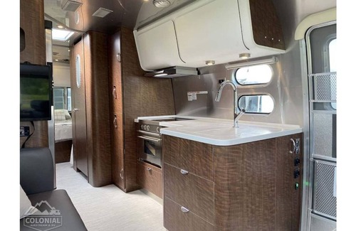 Lorton Casa | Glamping in the DMV - 2022 Airstream Globetrotter 27FB