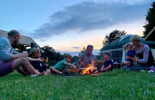 Cromer Alquiler De RV | Glamping luxury Four Person Mongolian yurt - Binham Blue
