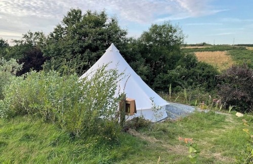Mabe Alquiler De RV | Glamping Meadow Bell Tent