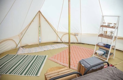 Mabe Alquiler De RV | Glamping Meadow Bell Tent