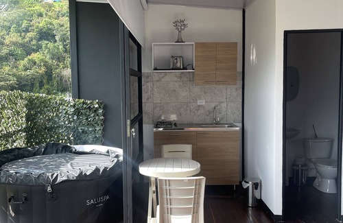 Medellin Cabina | Glamping Medellín cabaña al aire libre.
