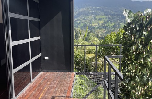 Medellin Cabina | Glamping Medellín cabaña al aire libre.