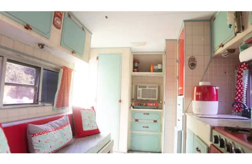 Grandview Casa | Glamping on 116 Acre Farm- Winnie Jane Bago