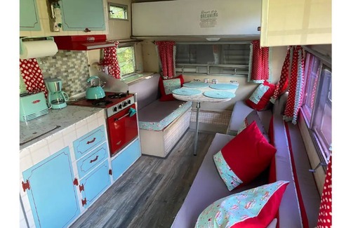 Grandview Casa | Glamping on 116 Acre Farm- Winnie Jane Bago