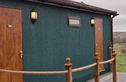 Durrington Cabina | Pod-Tradicional-Communal washrooms-Vista al campo