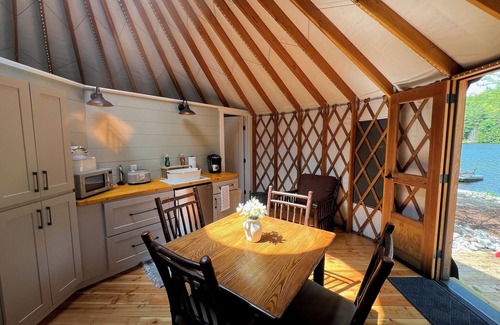 Warrensburg Alquiler De RV | Glamping Private Lake Escape - Lakefront Yurt @ Daggett Lake